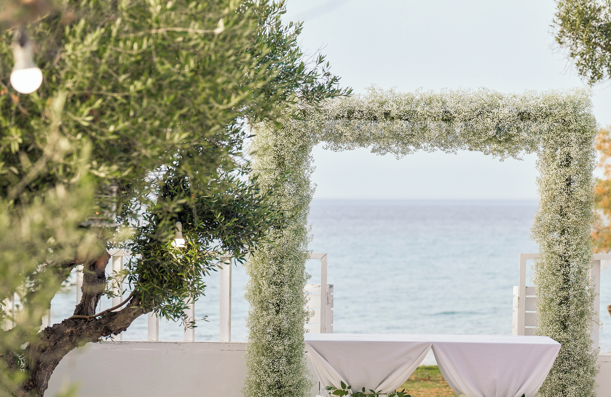 //www.jet2holidays.com/-/media/assets/wedding custom overviews/jet2 weddings images 101025/zth_85977_atlantica_eleon_grand_resort_1025_jet2weddings_02_689x448.jpg